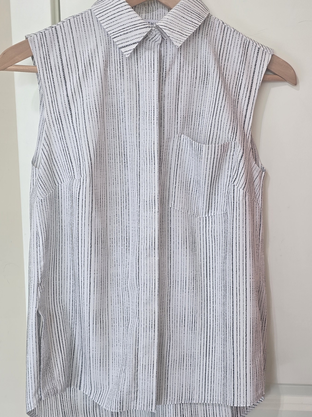 Athleta Everlasting Tank White Grey Stripe Button Up Travel Office Preppy XXS